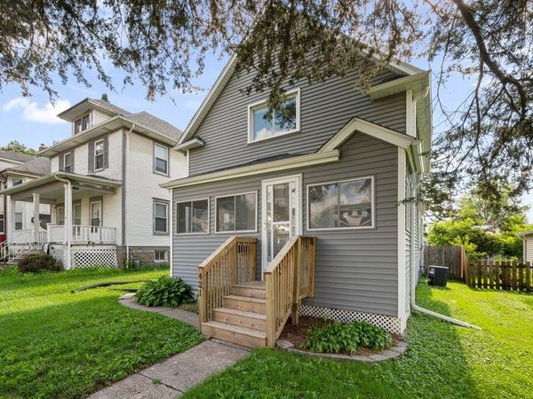 421 39th Street , Moline, IL 61265