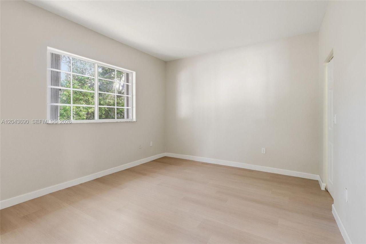 2728 NE 3rd Ct , Unit 201, Homestead, FL 33033 Photo