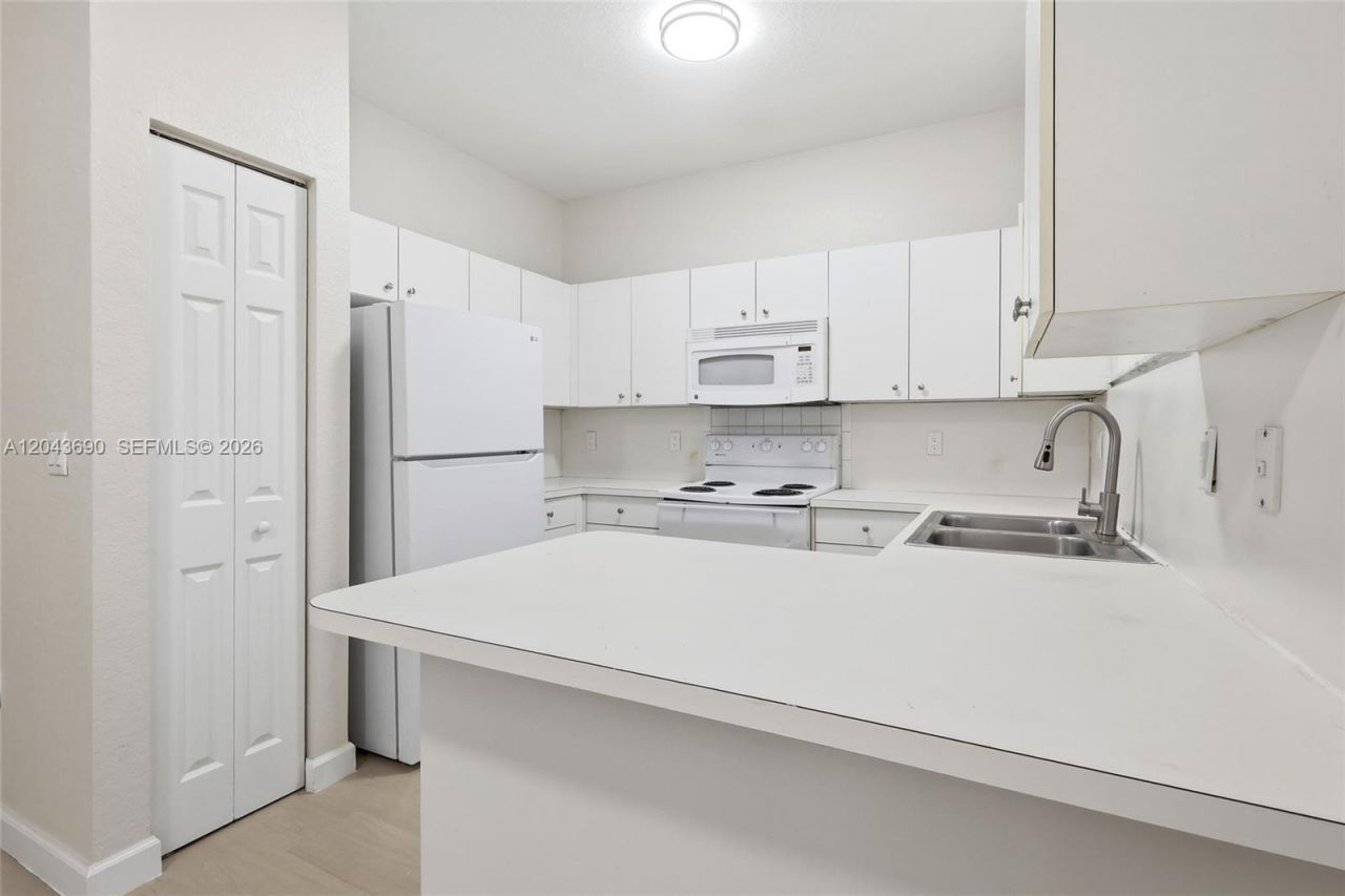 2728 NE 3rd Ct , Unit 201, Homestead, FL 33033 Photo