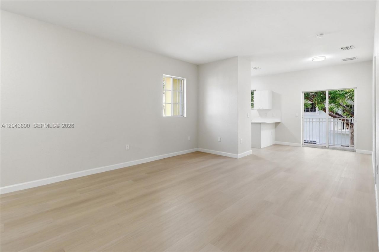 2728 NE 3rd Ct , Unit 201, Homestead, FL 33033 Photo