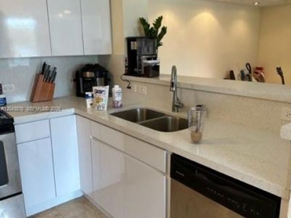 11155 SW 5th Pl, Unit 205, Pembroke Pines, FL 33025
