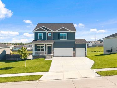 6409 Peters Parkway, Papillion, NE 68157