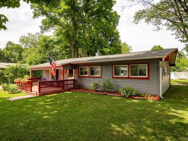 11 Princeton , Red Hook, NY 12571