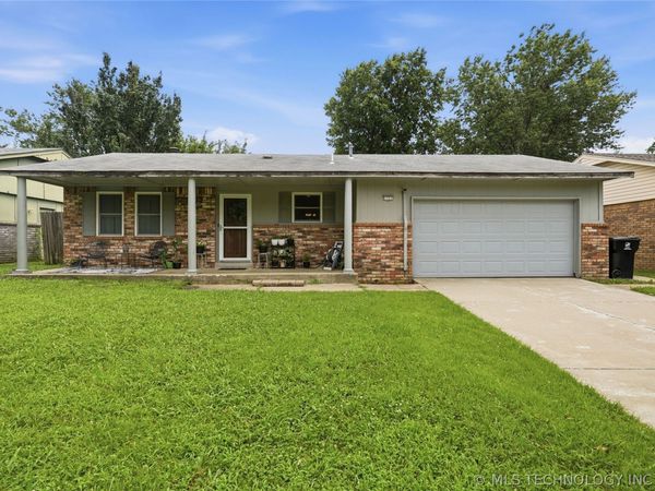 1121 W Memphis Street, Broken Arrow, OK 74012