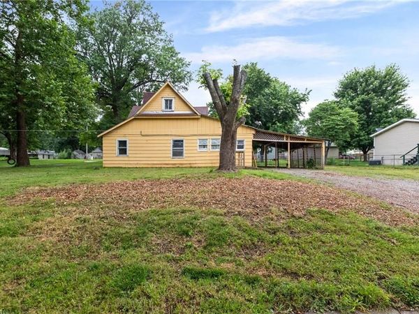 704 N Cherry Street, Ottawa, KS 66067