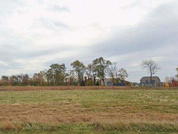 1341 E LONGWOOD Drive E, Woodstock, IL 60098