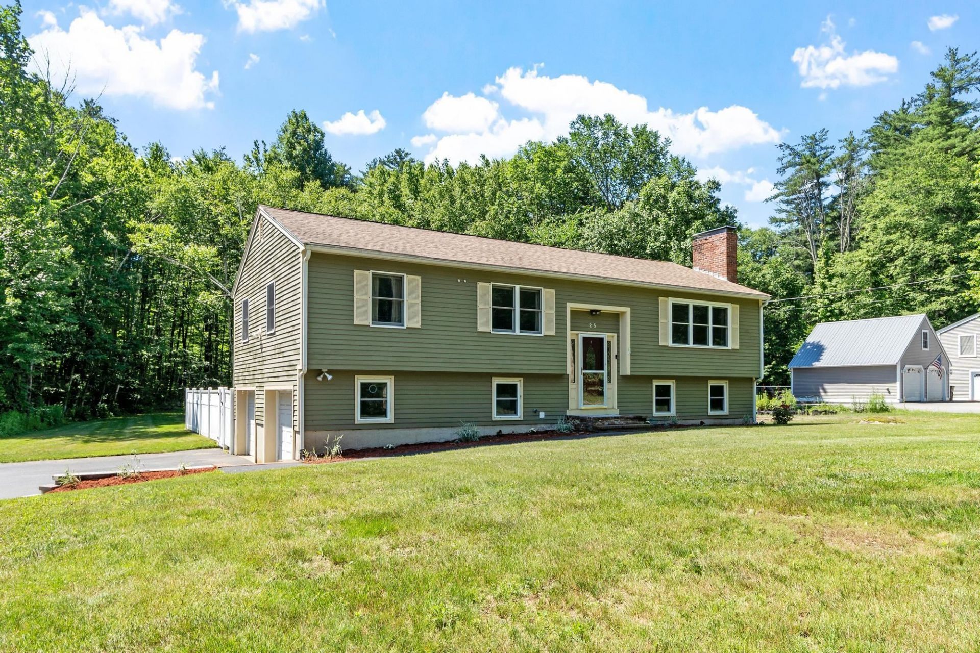 25 Sawyer Avenue, Atkinson, NH 03811 Main Photo