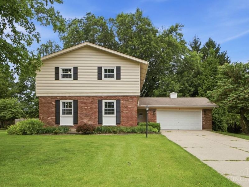 8755 Meadowview Drive, West Chester, OH 45069 Photo 2