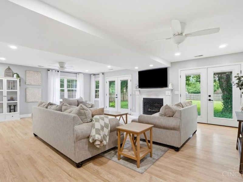 8755 Meadowview Drive, West Chester, OH 45069 Photo 9