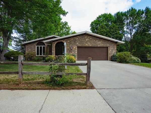 323 OLD PIONEER ROAD, Fond Du Lac, WI 54935