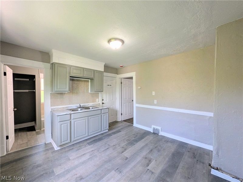 12905 Griffing Avenue, Cleveland, OH 44120 Photo 7