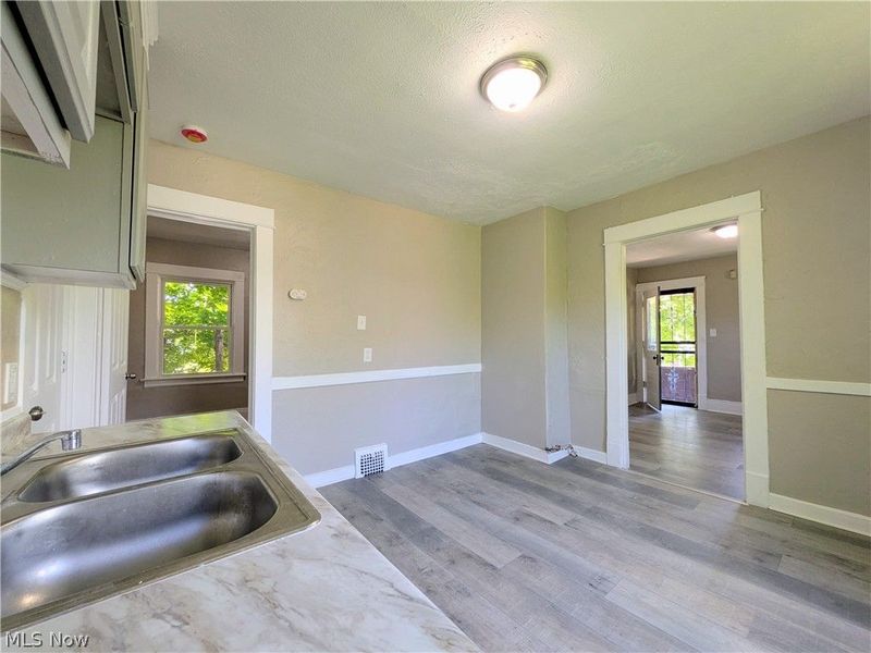 12905 Griffing Avenue, Cleveland, OH 44120 Photo 9
