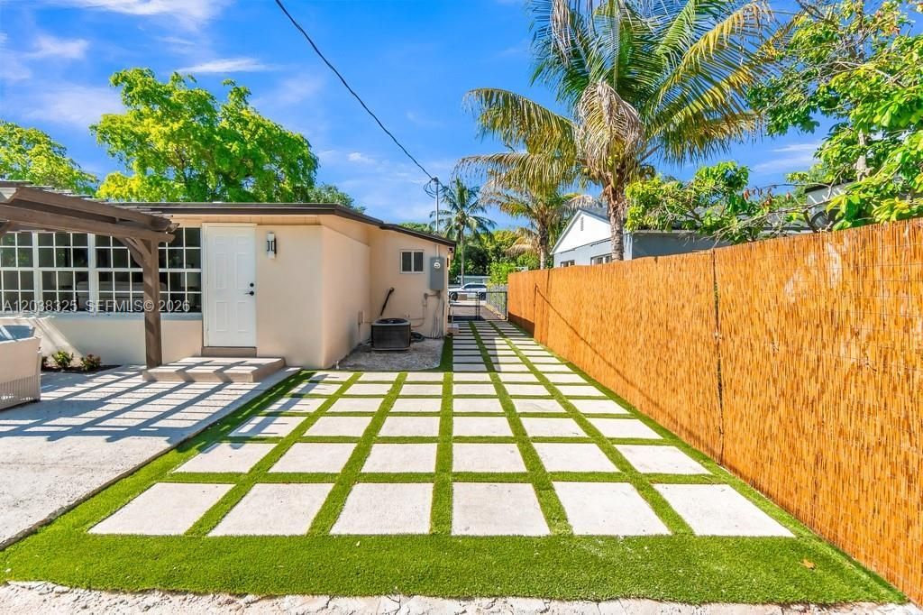 831 NE 128th St , North Miami, FL 33161 Photo