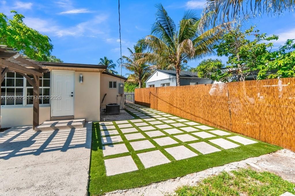 831 NE 128th St , North Miami, FL 33161 Photo