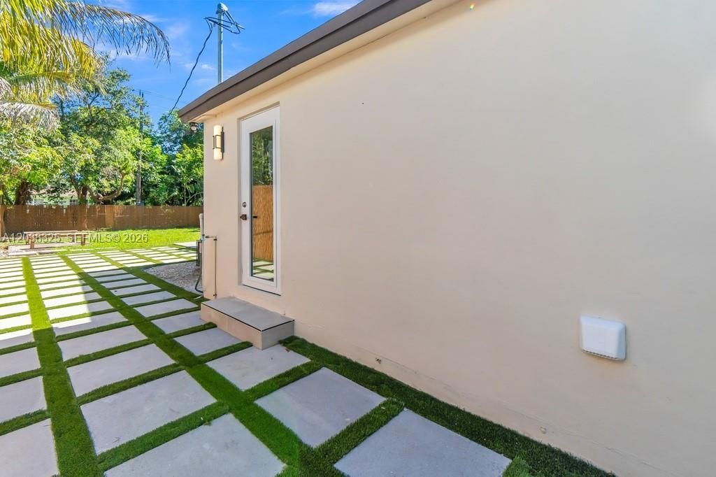 831 NE 128th St , North Miami, FL 33161 Photo