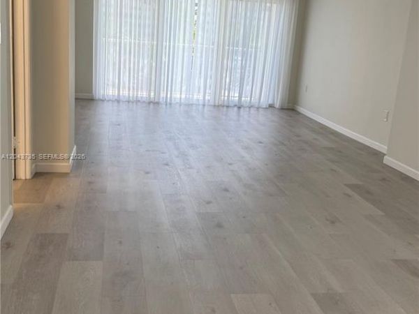 300 Bayview Dr , Unit 211, Sunny Isles Beach, FL 33160