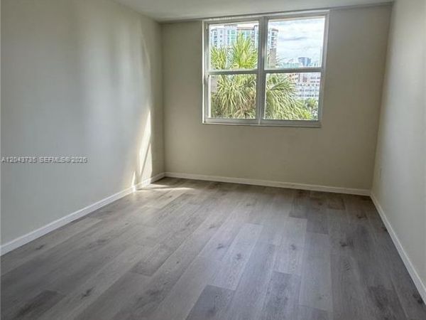 300 Bayview Dr , Unit 211, Sunny Isles Beach, FL 33160
