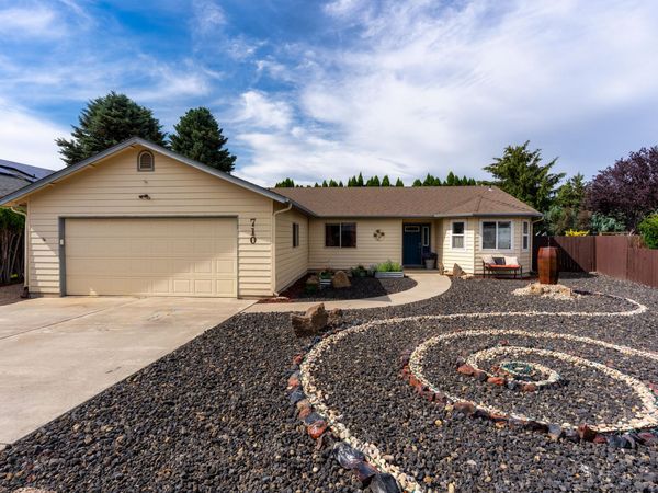 710 NW 21st Court, Redmond, OR 97756