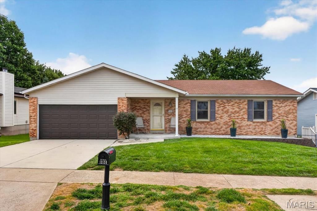 12120 Jeannette Mary Drive, Maryland Heights, MO 63043 Main Photo