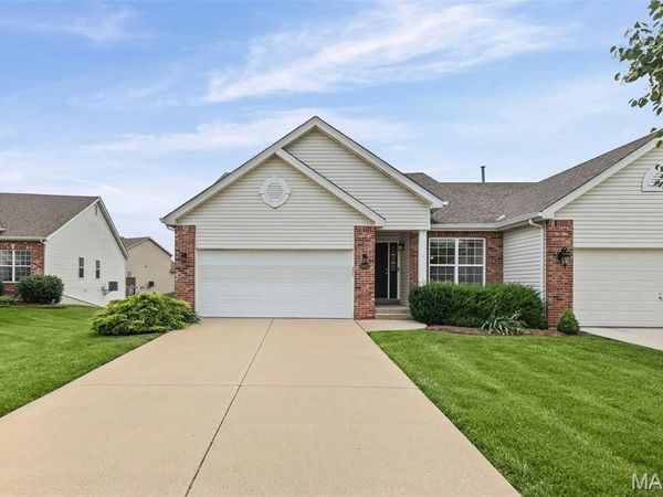 6852 Kensington Drive, Maryville, IL 62062