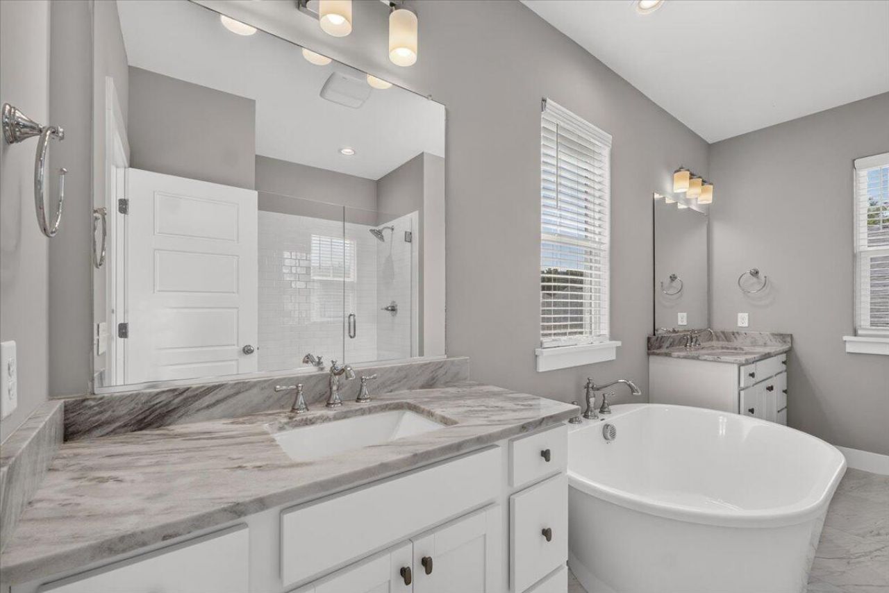 106 True Blue Loop Photo 19