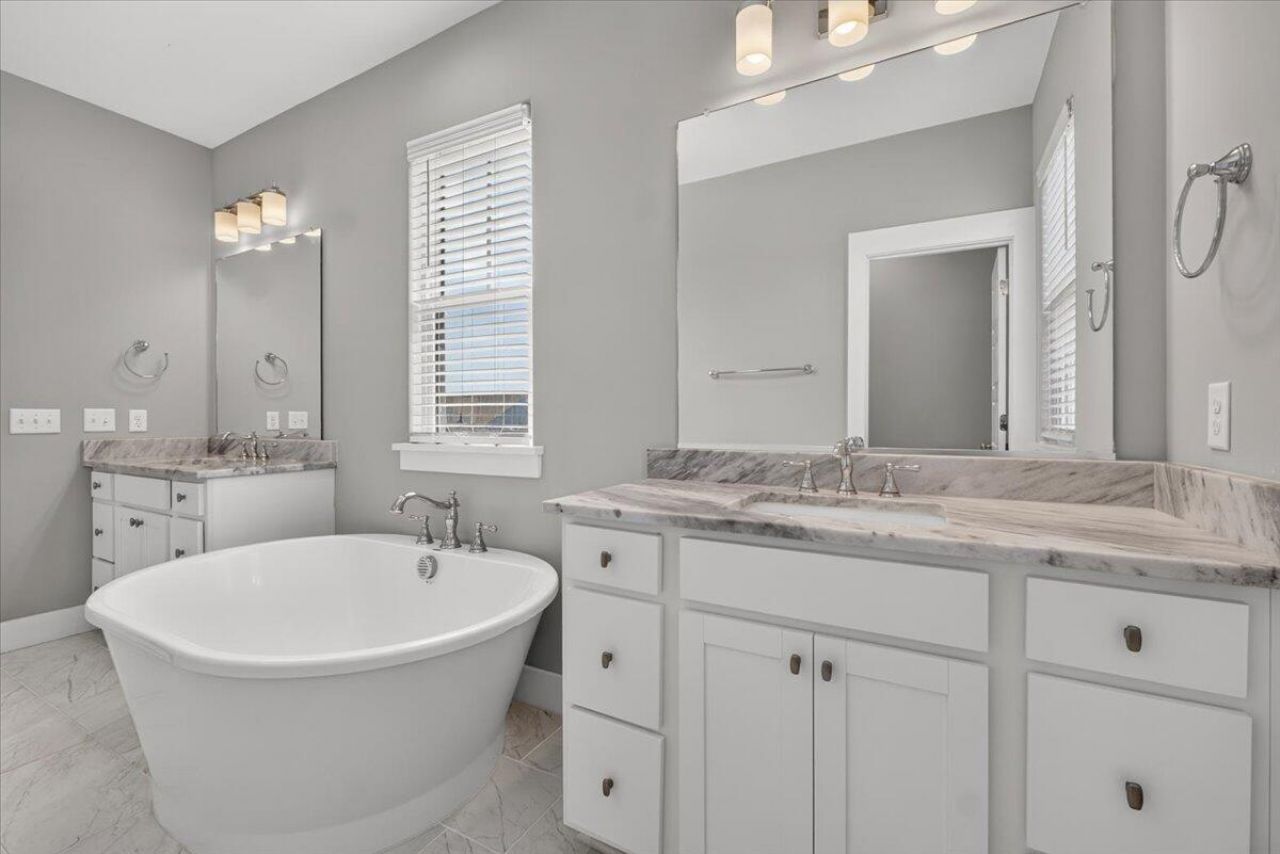 106 True Blue Loop Photo 20