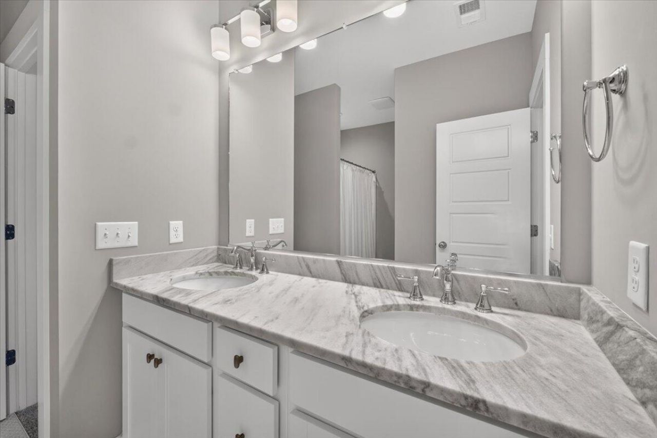 106 True Blue Loop Photo 24