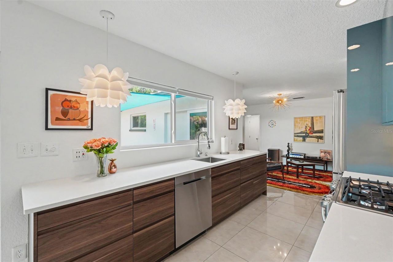 1835 Dormieone Road N, Saint Petersburg, FL 33710 Photo