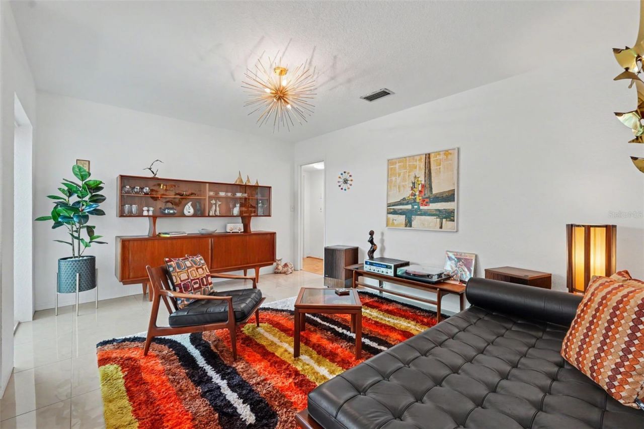 1835 Dormieone Road N, Saint Petersburg, FL 33710 Photo