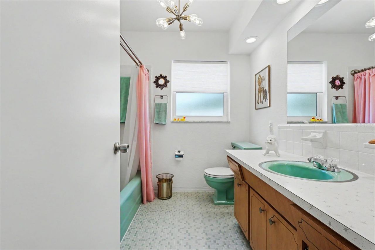 1835 Dormieone Road N, Saint Petersburg, FL 33710 Photo
