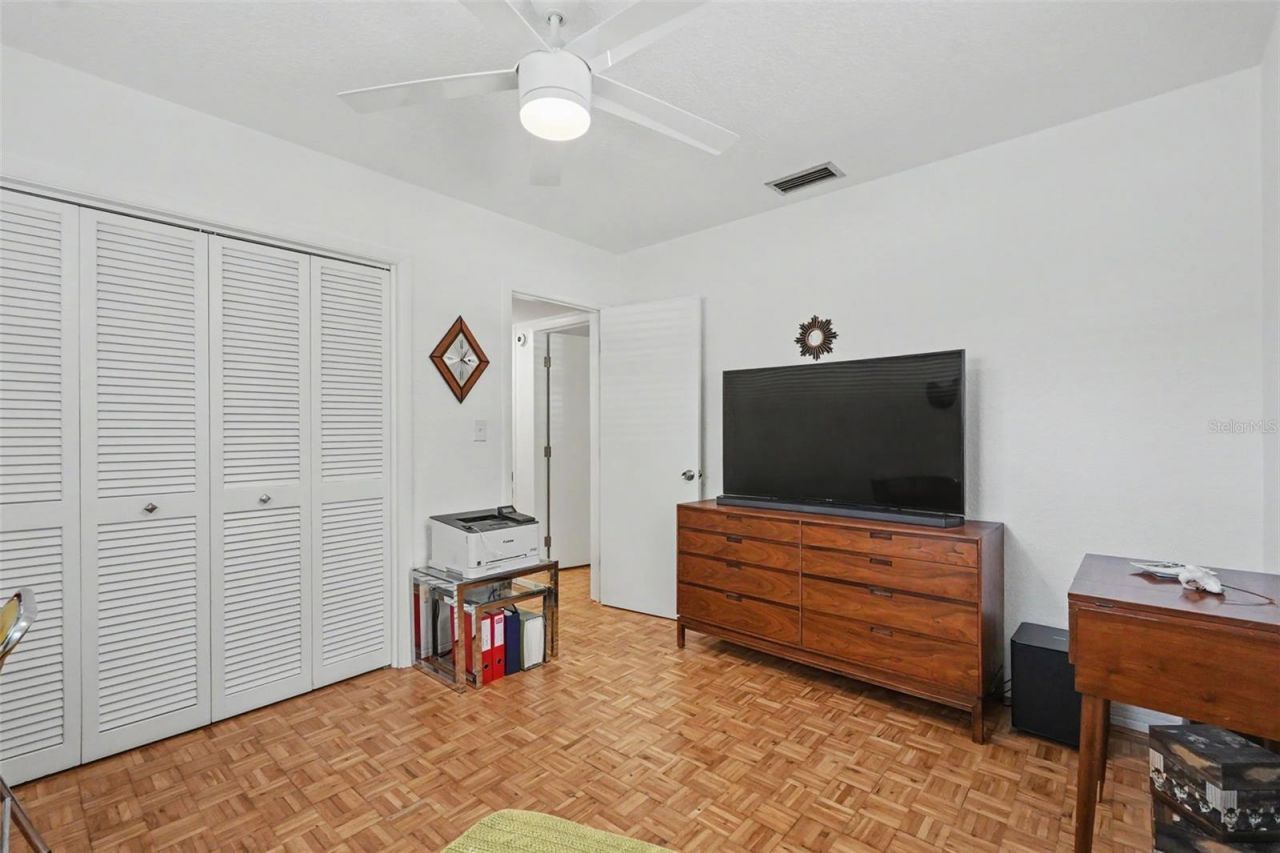 1835 Dormieone Road N, Saint Petersburg, FL 33710 Photo