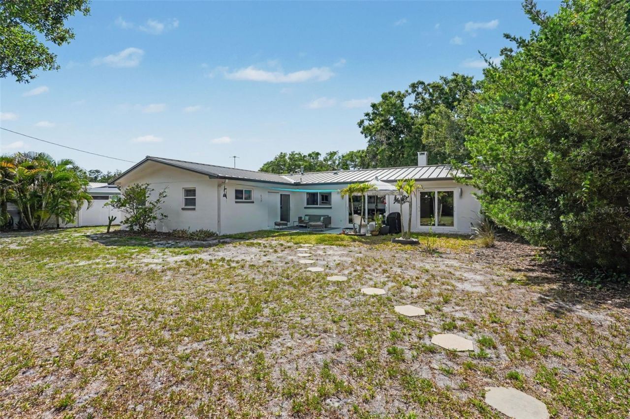 1835 Dormieone Road N, Saint Petersburg, FL 33710 Photo