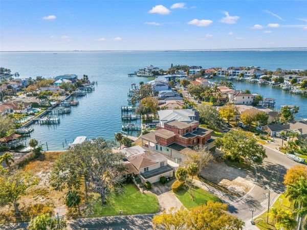 2605 S BEACH DRIVE , TAMPA, FL 33629