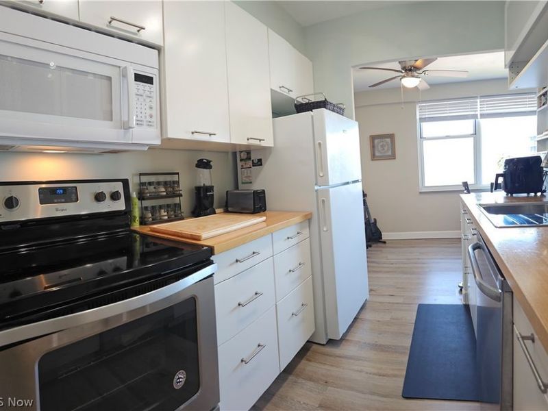 11850 Edgewater Drive, Unit 1008, Lakewood, OH 44107 Photo 8