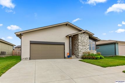 2352 Landing Lane, Blair, NE 68008