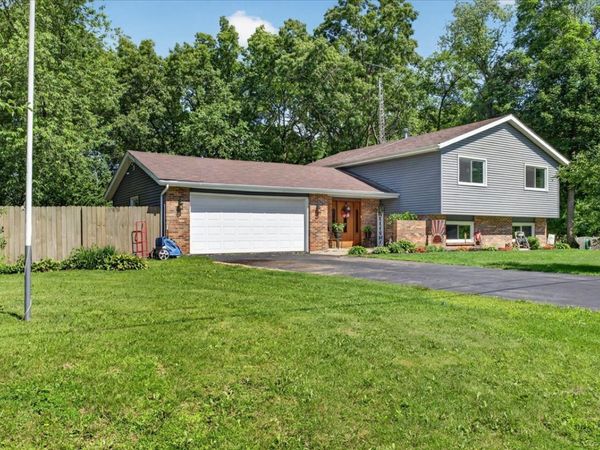 13837 Beaver Drive, Roscoe, IL 61073