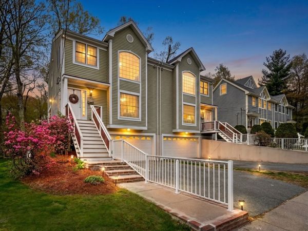 58-60 Tanglewood, Unit 58, Newton, MA 02459