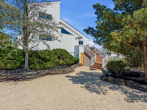 16 Meadow Lane, Westhampton Beach, NY 11978