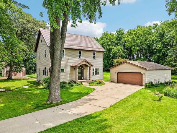 W5440 Halverson Drive, Poynette, WI 53955