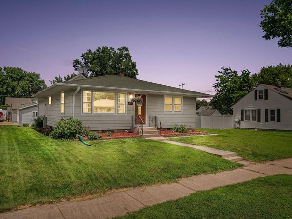512 S 1st Street, La Crescent, MN 55947