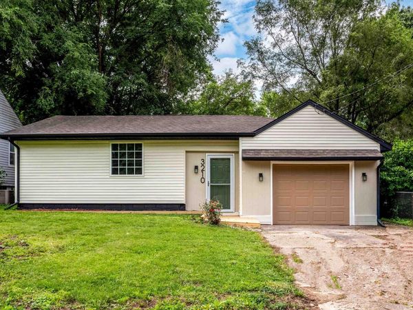 3210 W GREENWOOD Place, Peoria, IL 61614