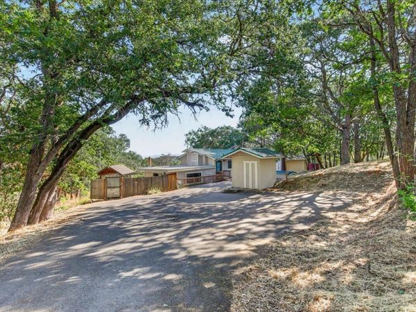 5015 Dark Hollow Road, Medford, OR 97501