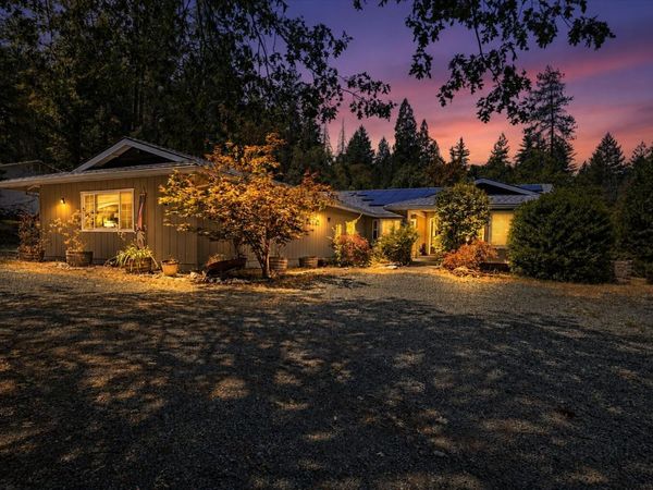 287 Surrey Drive, Grants Pass, OR 97526