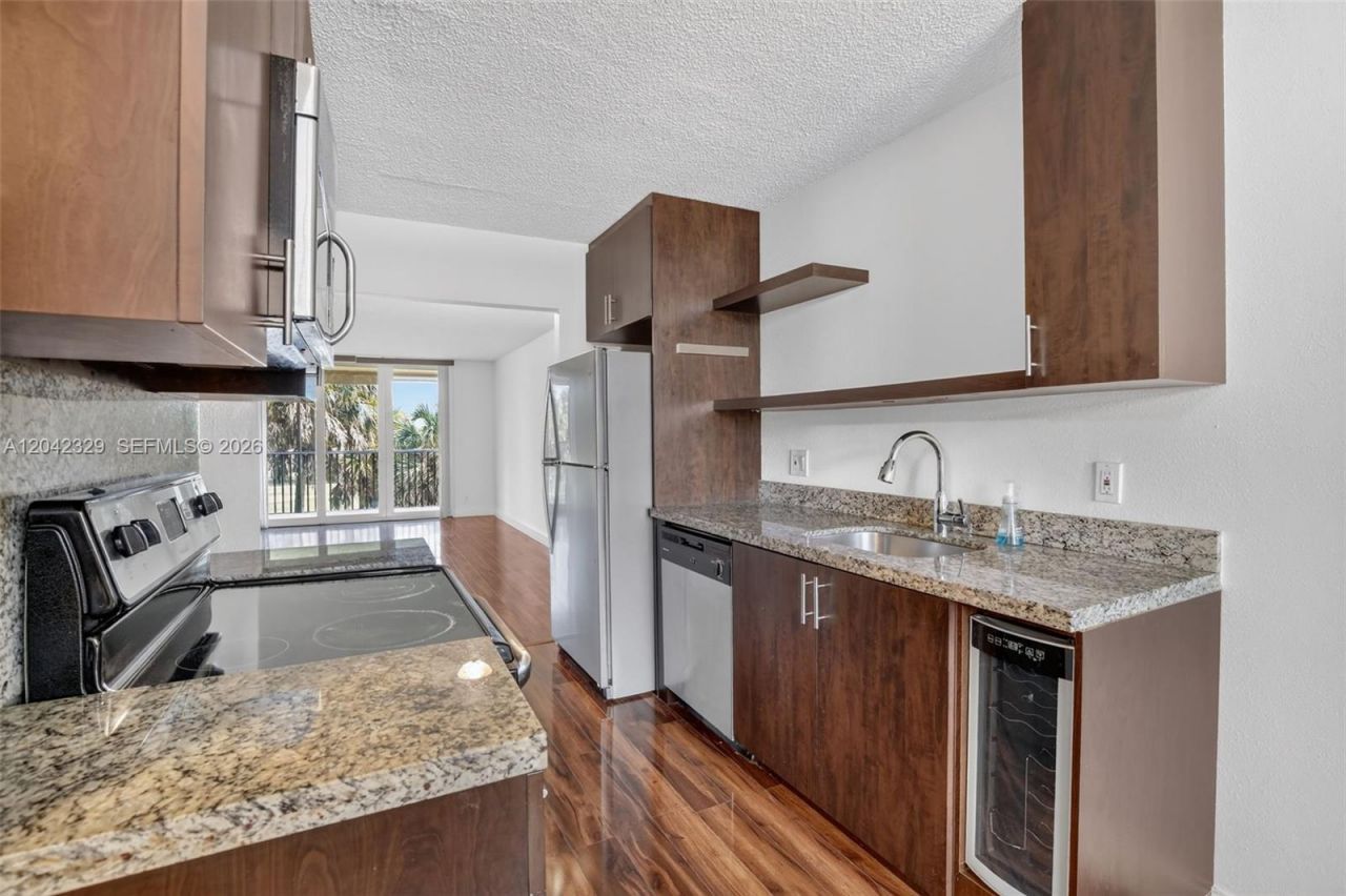 250 Jacaranda Dr , Unit 411, Plantation, FL 33324 Photo