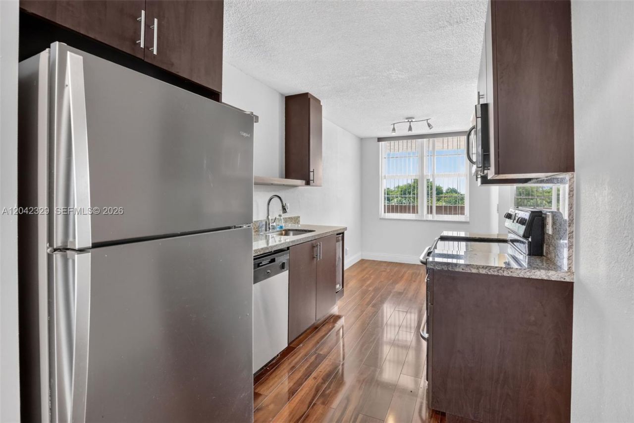 250 Jacaranda Dr , Unit 411, Plantation, FL 33324 Photo