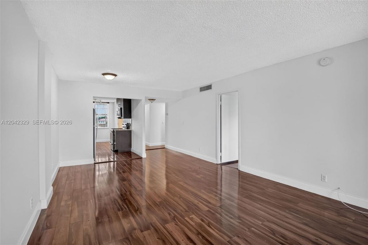 250 Jacaranda Dr , Unit 411, Plantation, FL 33324 Photo