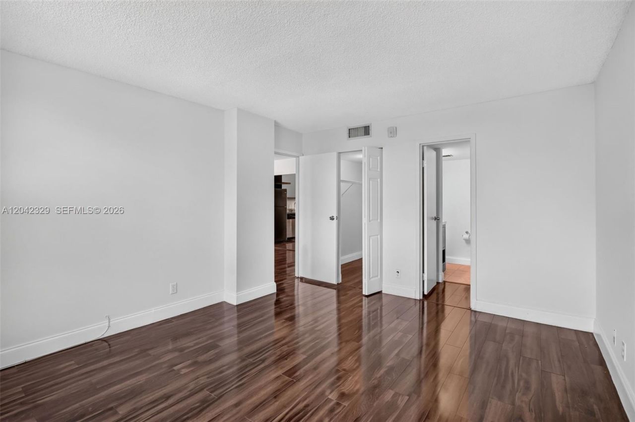 250 Jacaranda Dr , Unit 411, Plantation, FL 33324 Photo