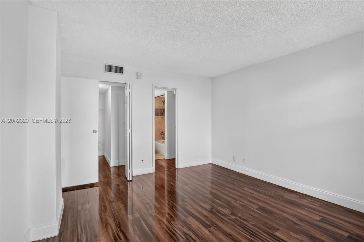250 Jacaranda Dr , Unit 411, Plantation, FL 33324 Photo