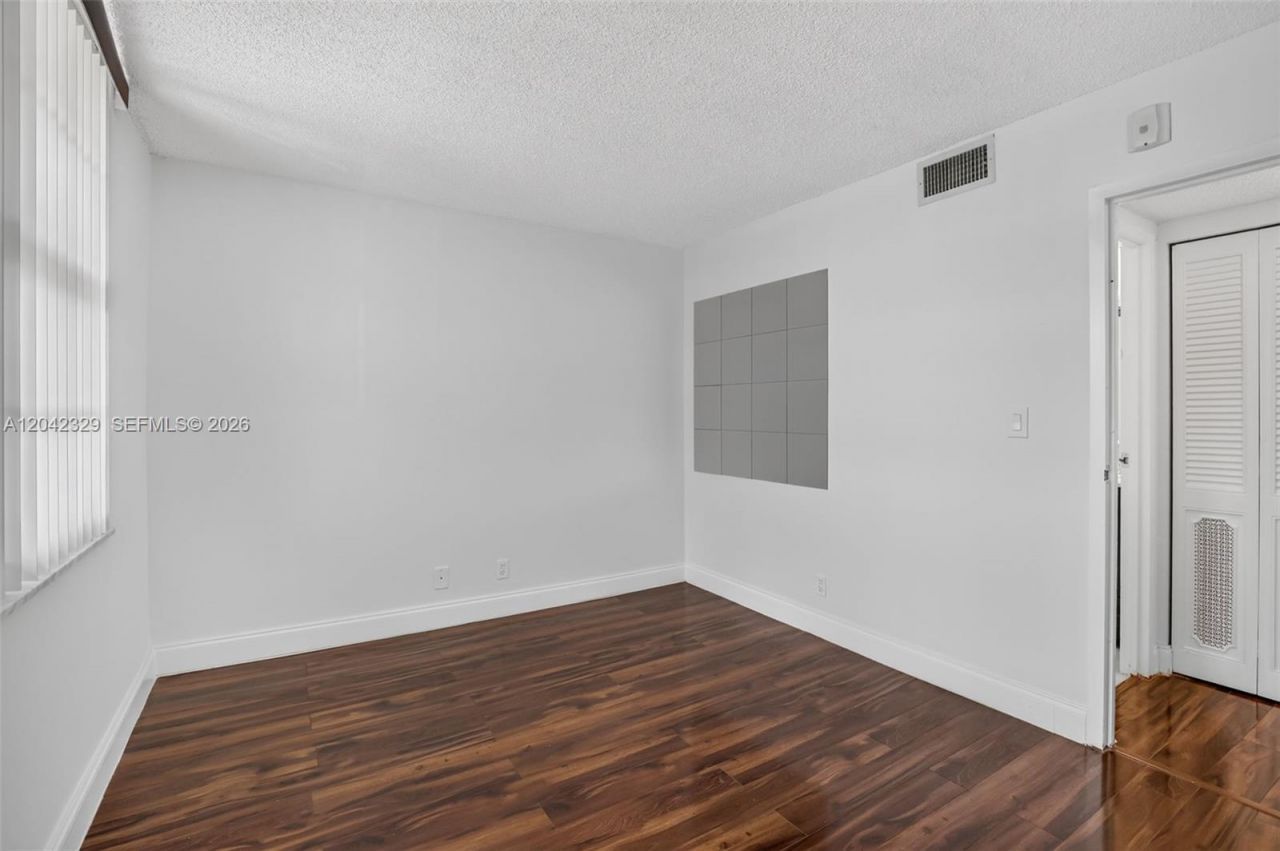 250 Jacaranda Dr , Unit 411, Plantation, FL 33324 Photo
