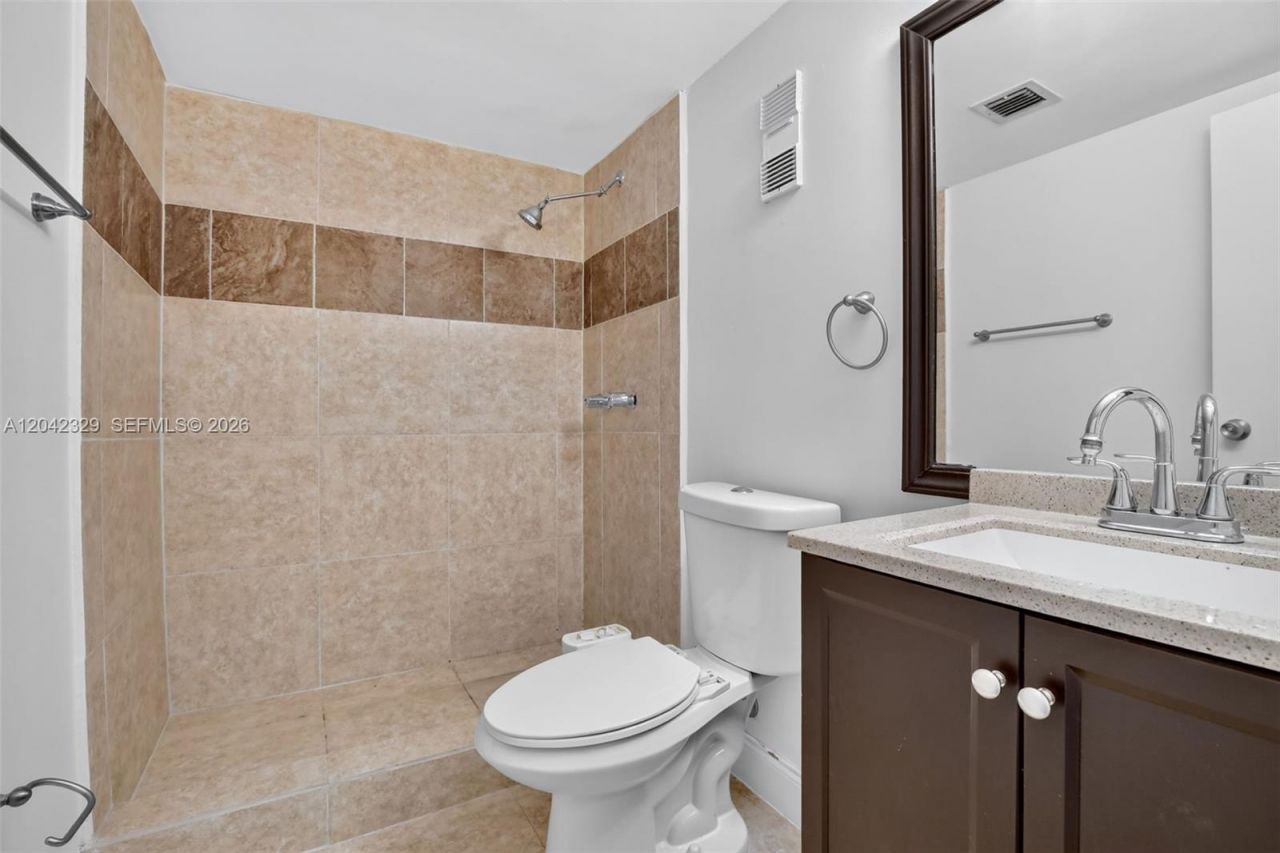 250 Jacaranda Dr , Unit 411, Plantation, FL 33324 Photo